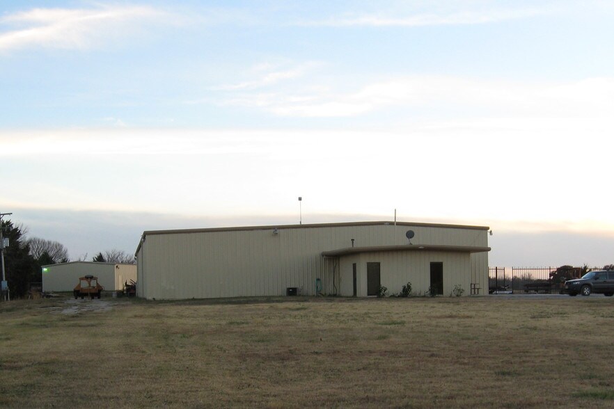 More Photos Of 5607 E 6th Ave, Stillwater Warehouse For Lease