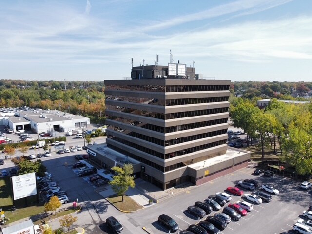 More Photos Of 1600A Boul Saint-Martin E, Laval Office Residential For Sale