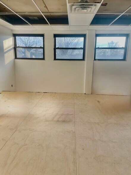 More Photos Of 100 Veterans Blvd, Massapequa Office For Lease