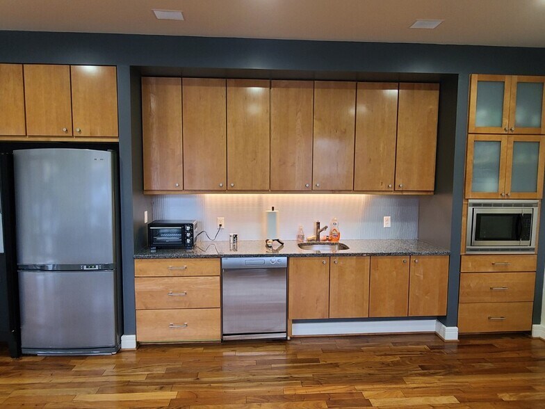 More Photos Of 1880 W Oak Pky, Marietta Office For Sale