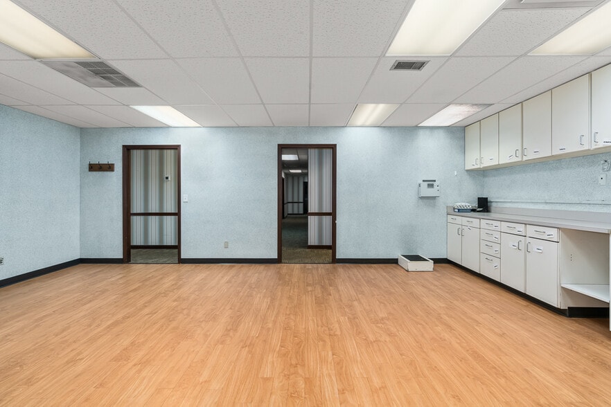 More Photos Of 810 Lindsay St, High Point Medical For Sale