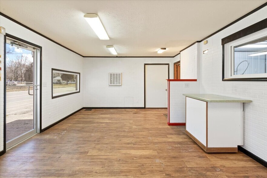 More Photos Of 406 N Main St, Lynn Restaurant For Lease