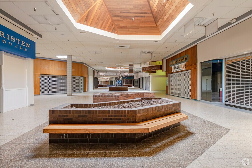 More Photos Of 901 & 1017 S BOONE ST, Aberdeen General Retail For Sale