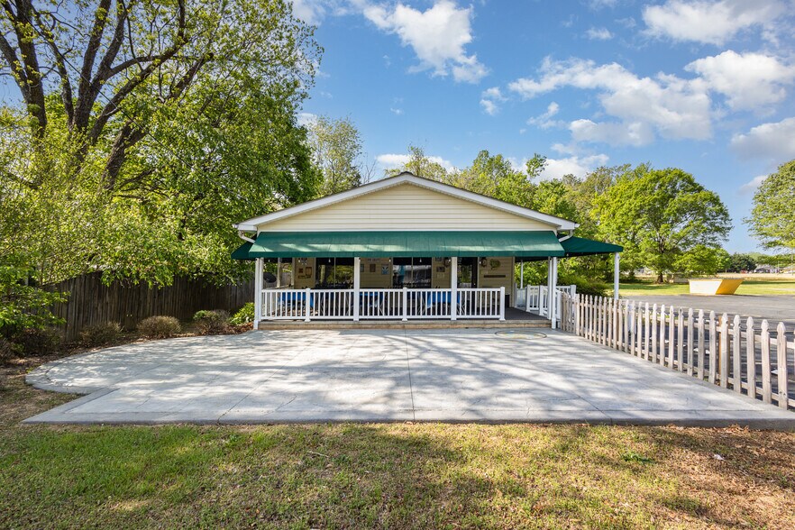 More Photos Of 15220 Kings Hwy, Montross Restaurant For Sale