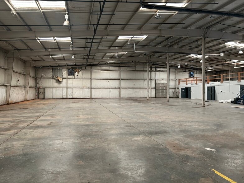 More Photos Of 2520 Eatonton St, Charlotte Warehouse For Lease