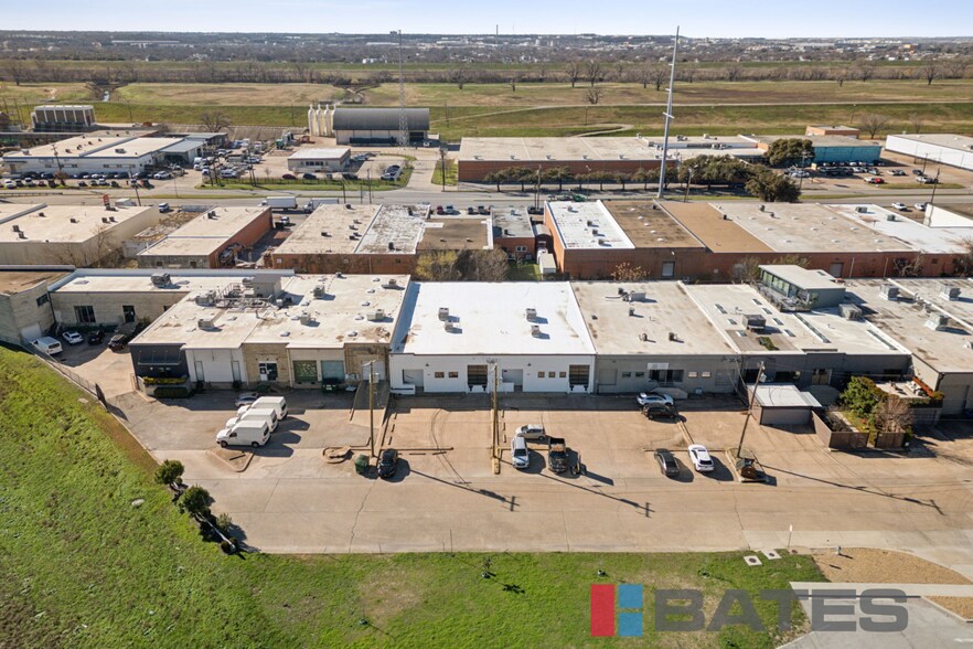 More Photos Of 2315 Farrington St, Dallas Showroom For Lease