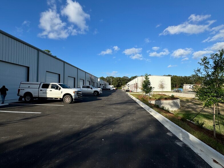 More Photos Of 155 Tresca Rd, Jacksonville Warehouse For Lease