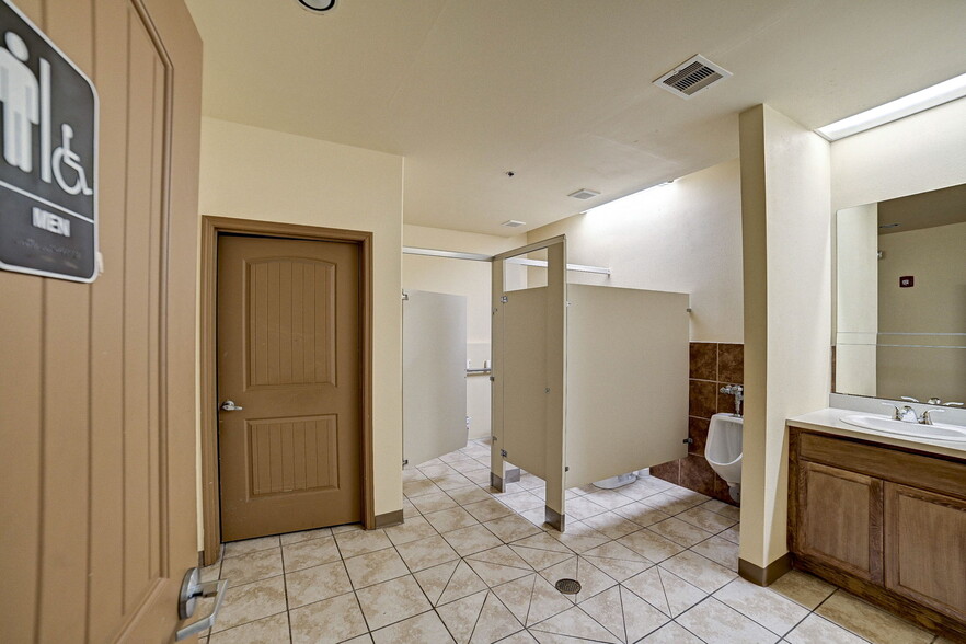 More Photos Of 13020 Dairy Ashford Rd, Sugar Land Medical For Lease