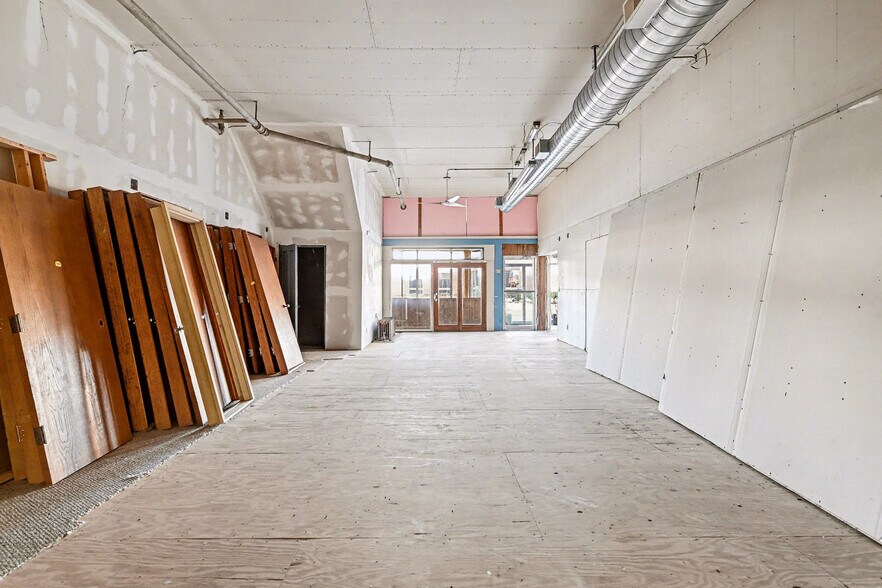 More Photos Of 422 E Coolbaugh St, Red Oak Storefront Retail Office For Sale