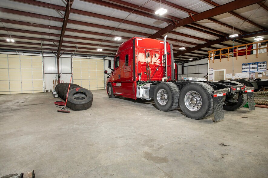 More Photos Of 9854 US Highway 271, Tyler Warehouse For Sale
