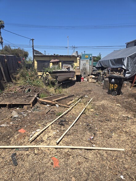 More Photos Of 11108 Avalon Blvd, Los Angeles Land For Sale