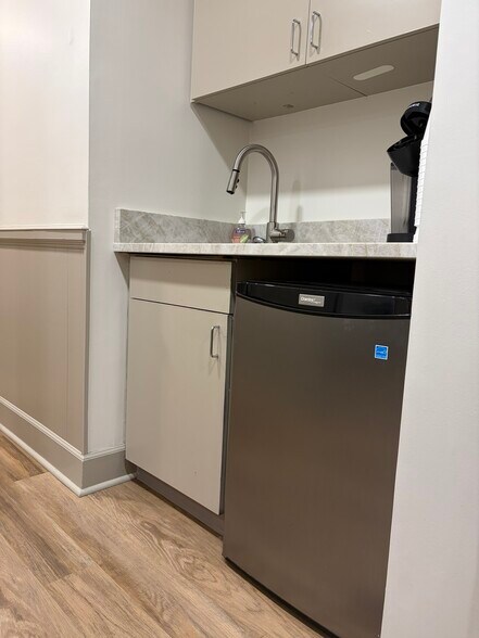 More Photos Of 823 Chickamauga Ave, Rossville Office For Lease