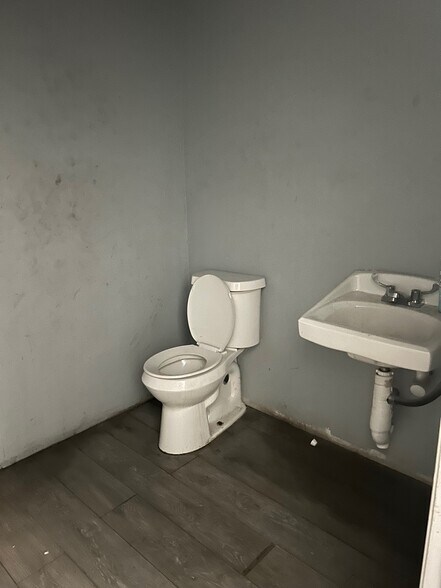 More Photos Of 12017 Carlsbad St, Houston Unknown For Lease