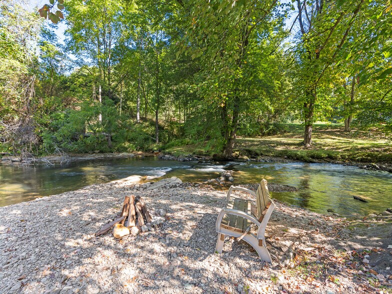 More Photos Of 125 Tee Pee Dr, Whittier Hotel For Sale