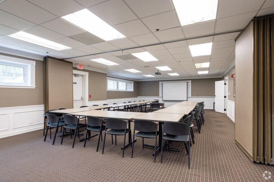 More Photos Of 3880 Salem Lake Dr, Long Grove Office For Sale