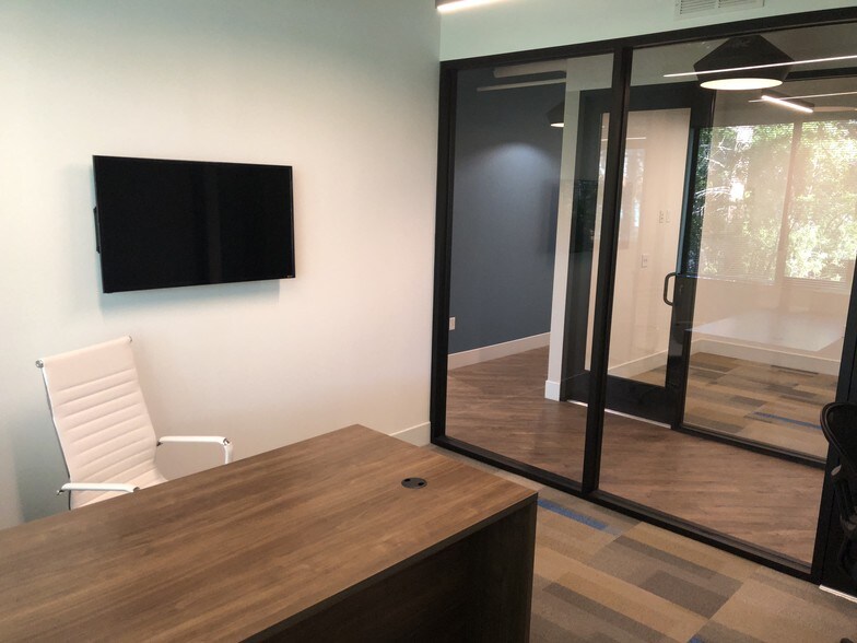 More Photos Of 2454 N McMullen Booth Rd, Clearwater Loft Creative Space For Lease