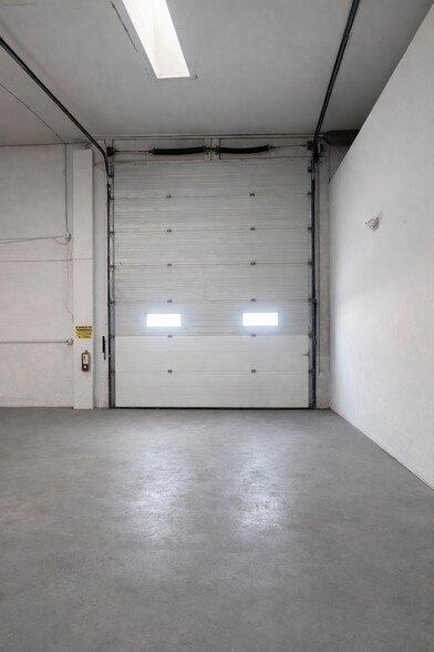 More Photos Of 407 Meco Dr, Wilmington Warehouse For Lease