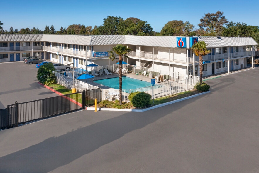 More Photos Of 1564 E Main St, Woodland Hotel For Sale