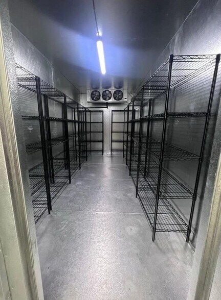 More Photos Of 1100 E 14th Pl, Los Angeles Warehouse For Lease