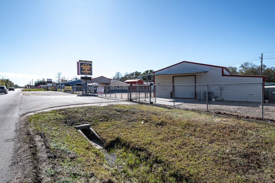 More Photos Of 21040 Loop 494, New Caney Warehouse For Lease