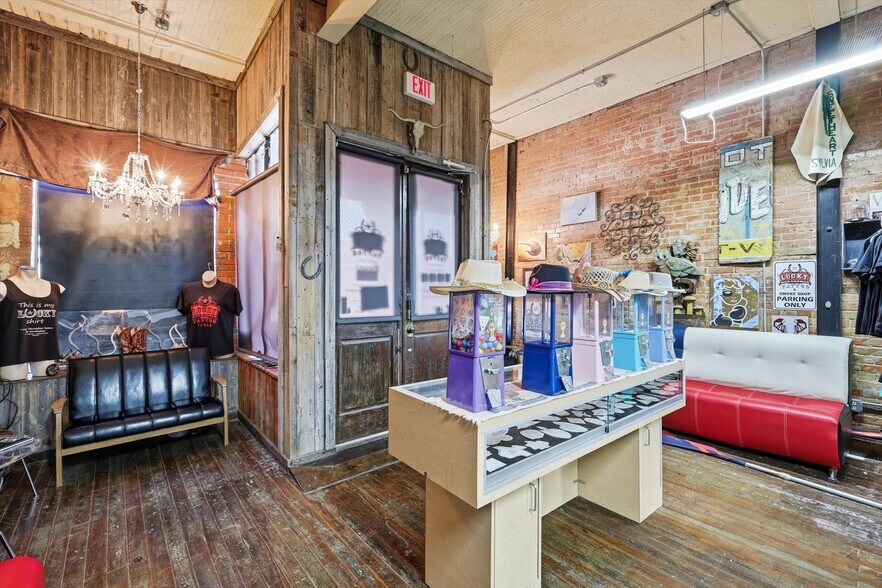 More Photos Of 1426 N Main St, Fort Worth Storefront Retail Office For Lease
