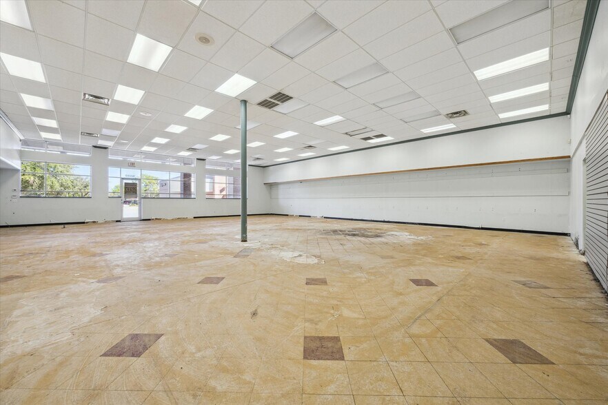 More Photos Of 16512-16580 El Camino Real St, Houston Storefront For Lease