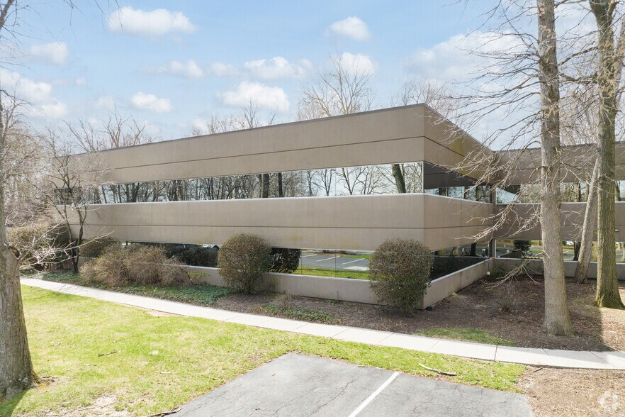 More Photos Of 1715 Indian Wood Cir, Maumee Coworking Space