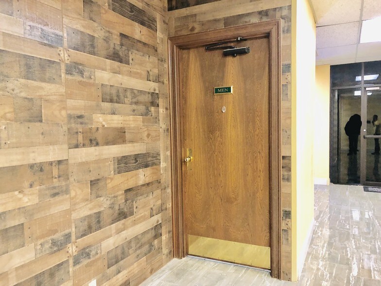 More Photos Of 211 W Pleasant Run Rd, Lancaster Office For Lease