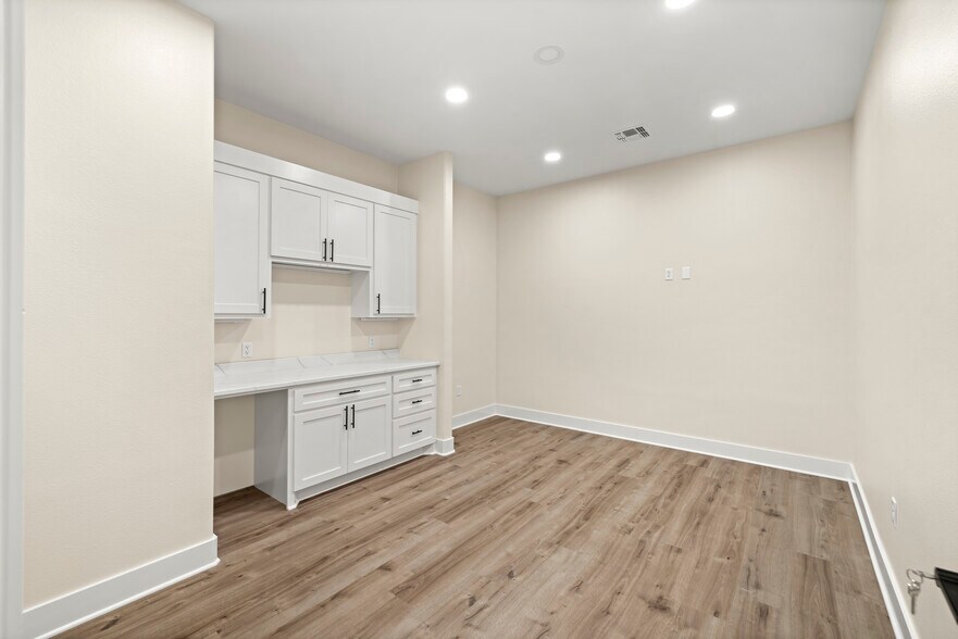 More Photos Of 1106 N University Dr, Nacogdoches Office For Lease