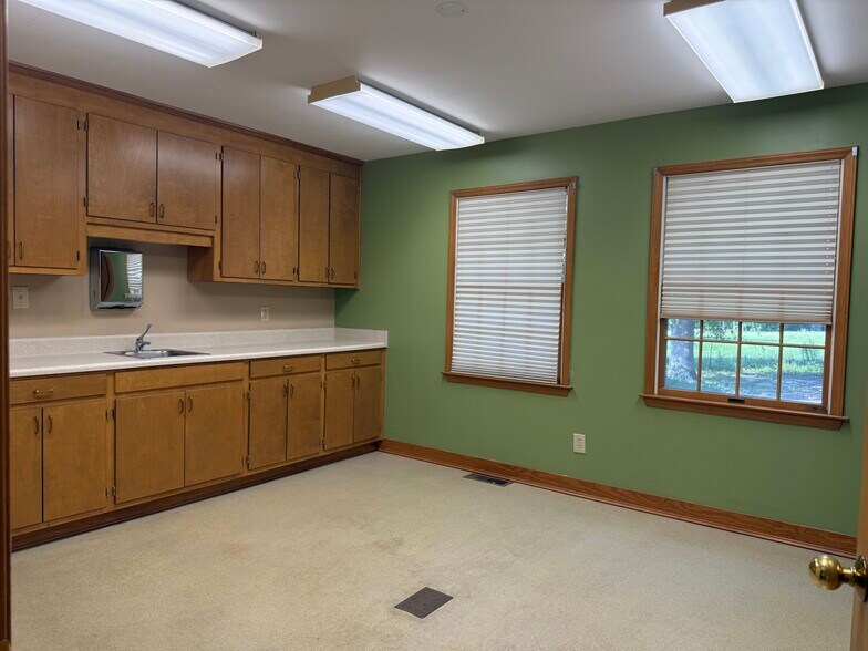 More Photos Of 1012 Medical Ridge Rd, Clinton Medical For Sale