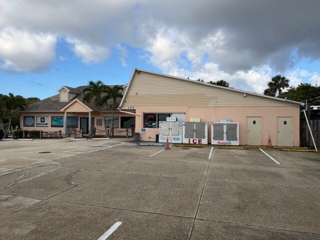 More Photos Of 100 Long Point Rd, Melbourne Beach Storefront For Lease