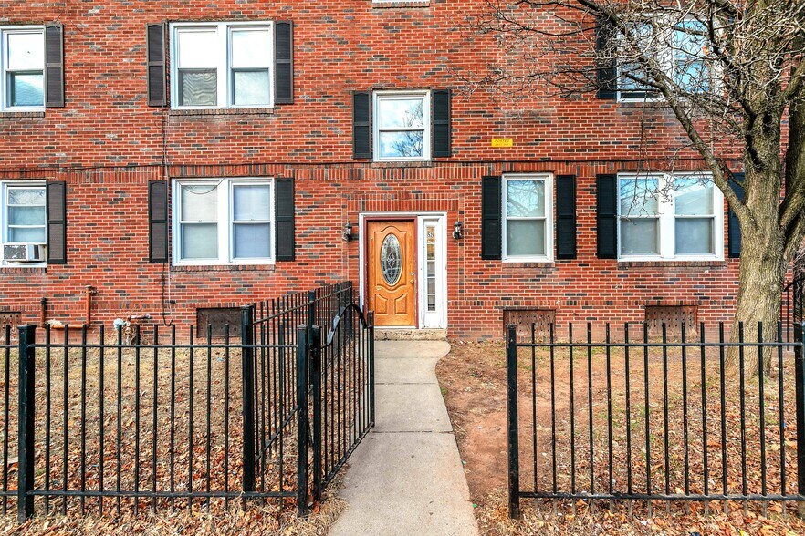 More Photos Of 1916-1918 Broad St, Hartford Coworking Space