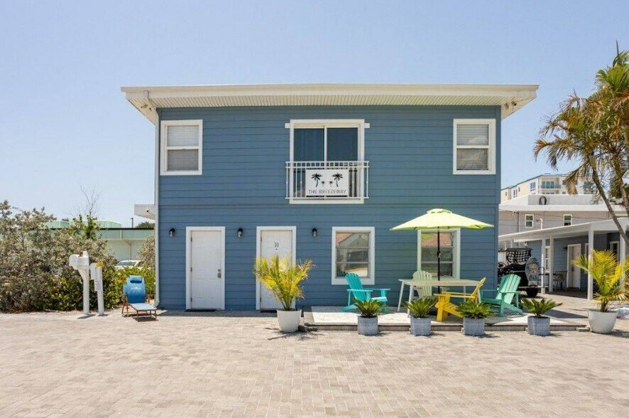 More Photos Of 602 Poinsettia Ave, Clearwater Beach Hotel For Sale