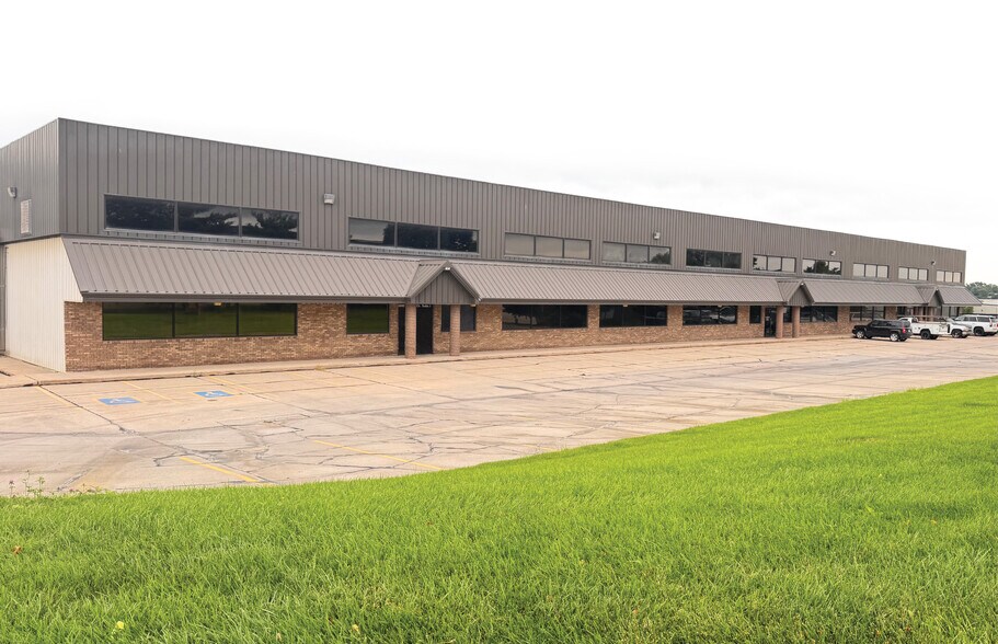 Primary Photo Of 8840 S 137th Cir, Omaha Warehouse For Lease