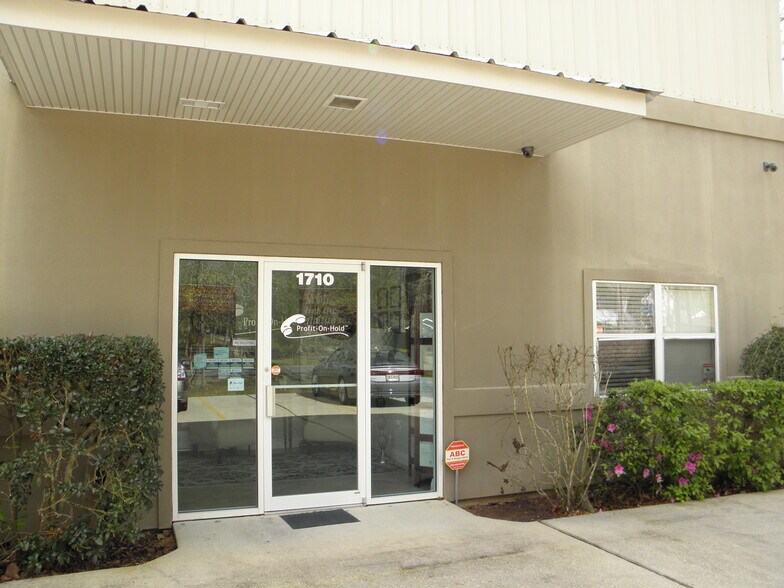 More Photos Of 1710 Orleans St, Mandeville Office For Sale