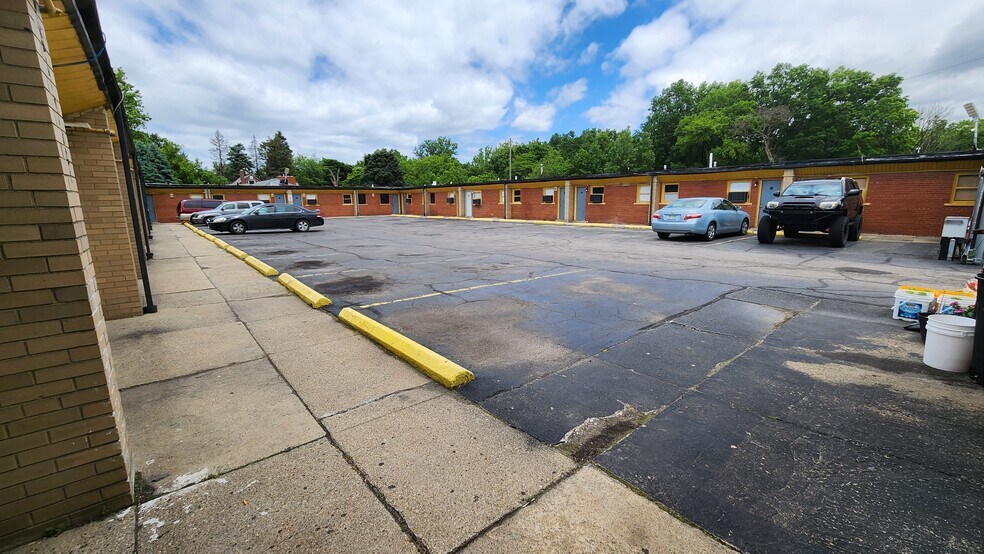 More Photos Of 22400 Plymouth Rd, Detroit Hotel For Sale