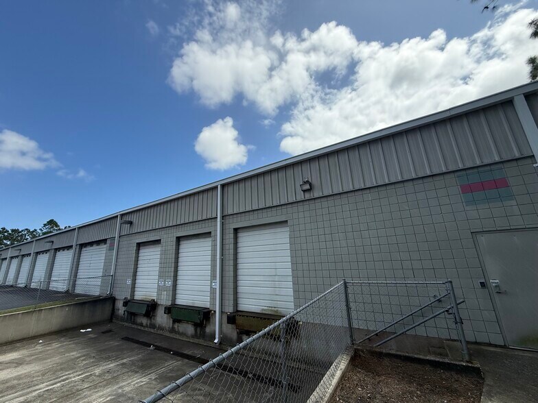 More Photos Of 701 Fentress Blvd, Daytona Beach Distribution For Lease
