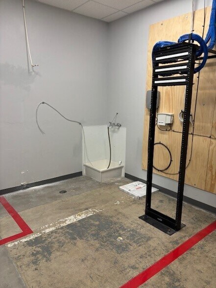 More Photos Of 90 S Garnet St, Tooele Warehouse For Lease