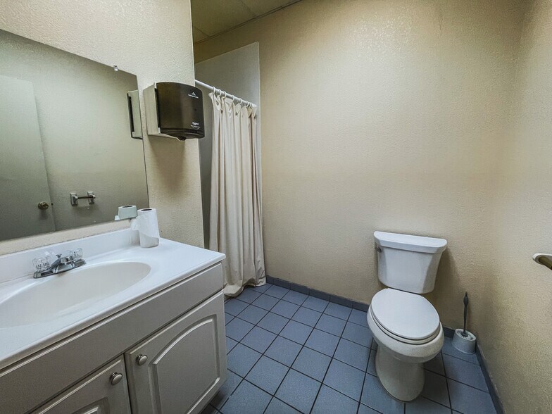 More Photos Of 1675 S Mojave Rd, Las Vegas Warehouse For Sale