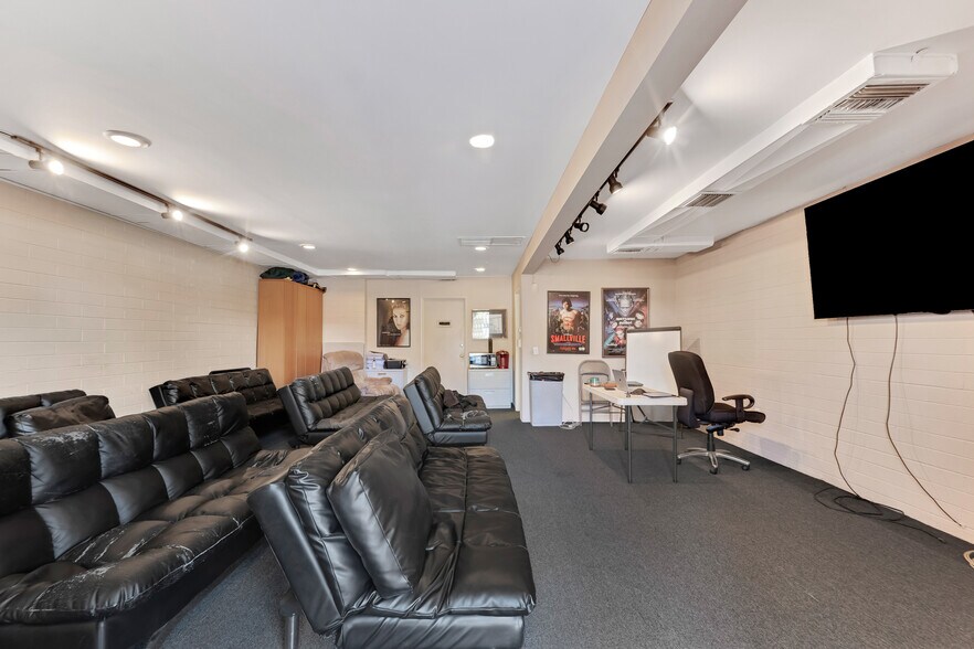 More Photos Of 4110 W Burbank Blvd, Burbank Office Residential For Sale