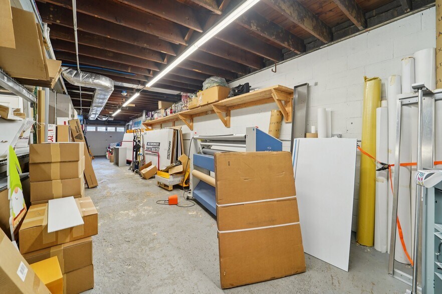 More Photos Of 593-595 New York Ave, Lyndhurst Light Manufacturing For Lease