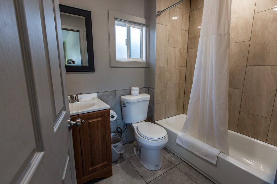 More Photos Of 1152 Main St, Springfield Hotel For Sale