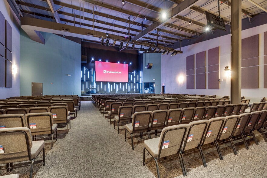 More Photos Of 260 N Miller Rd, Mansfield Religious Facility For Sale