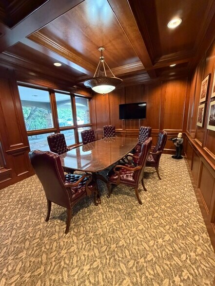 More Photos Of 18340 Minnetonka Blvd, Deephaven Office For Lease