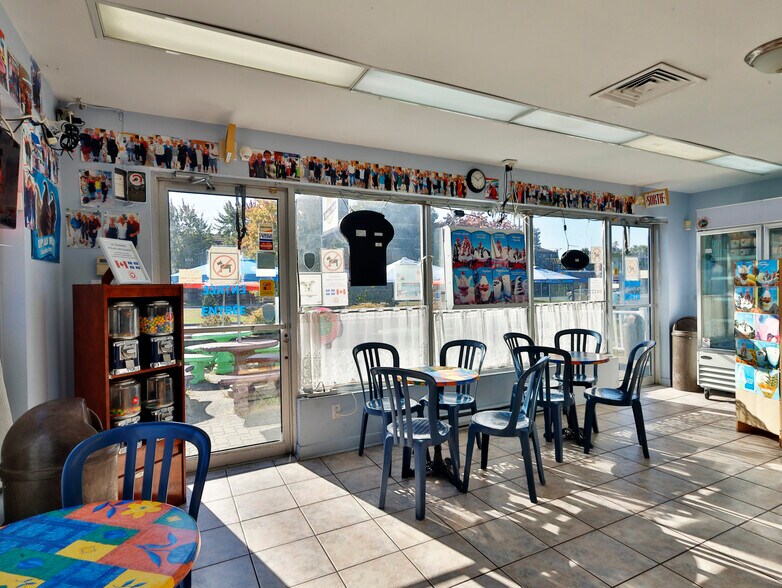 More Photos Of 3385 Boul Dagenais O, Laval General Retail For Sale