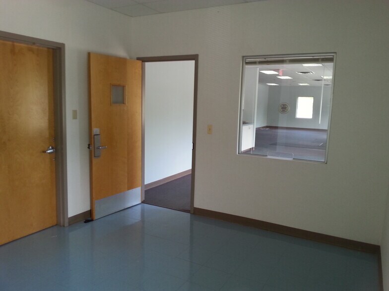 More Photos Of 140 Boulevard, Washington Medical For Lease