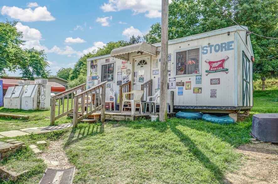 More Photos Of 1254 Hooten Town Rd, Crane Trailer Camper Park For Sale