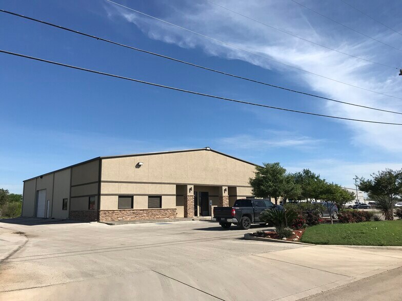 More Photos Of 9476 Corporate Dr, Selma Warehouse For Lease