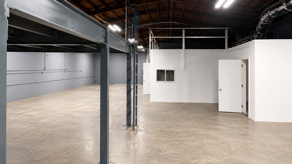 More Photos Of 15151 Prairie Ave, Lawndale Warehouse For Sale