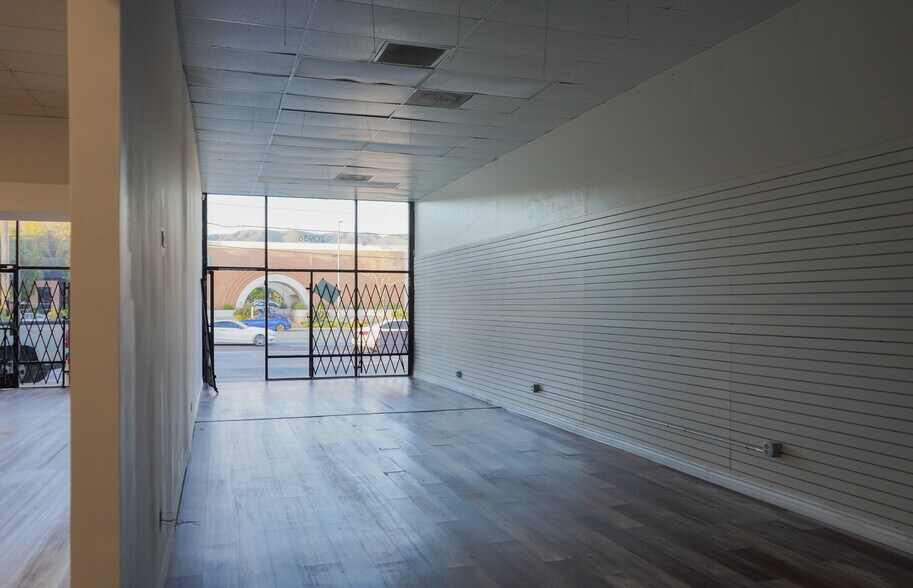 More Photos Of 20936 Devonshire St, Chatsworth Storefront Retail Office For Lease